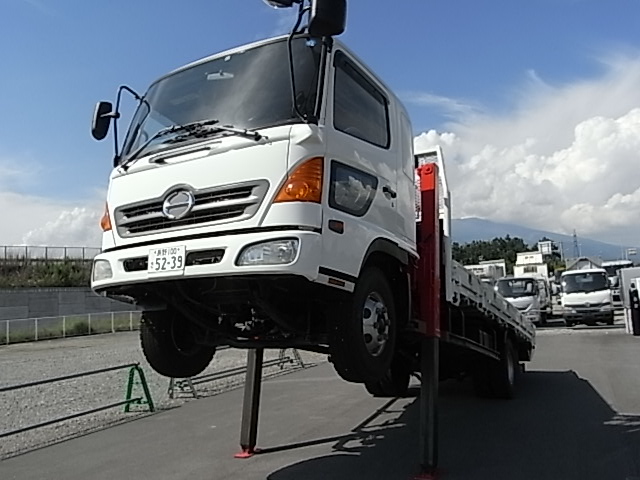 日野3段ラジコンフックインセルフクレーン車検付き