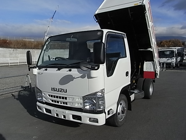 エルフ４WD29年式全低床ダンプです。きれいです。