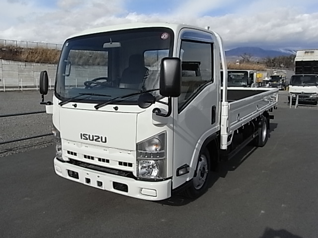 エルフ2トン標準ロング平ボデー低走行車です。