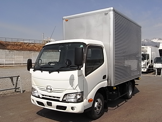 30年デュトロ2トン10尺ドライバンです。