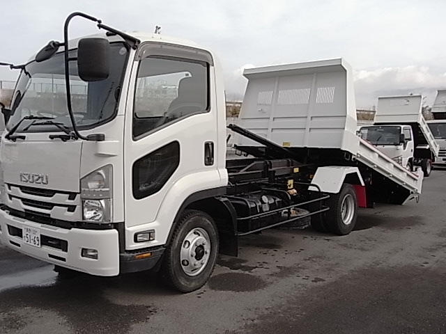 29年いすゞ4トンローダーダンプ車検付き低走行です。