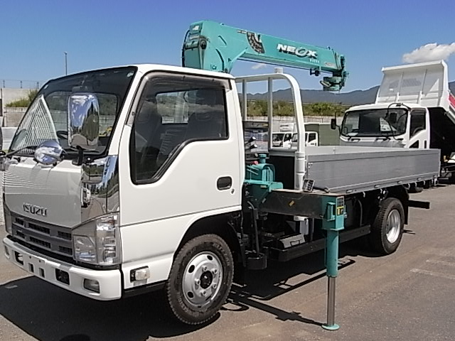 25年製いすゞ顔マツダ3段ラジコンクレーン付きです。